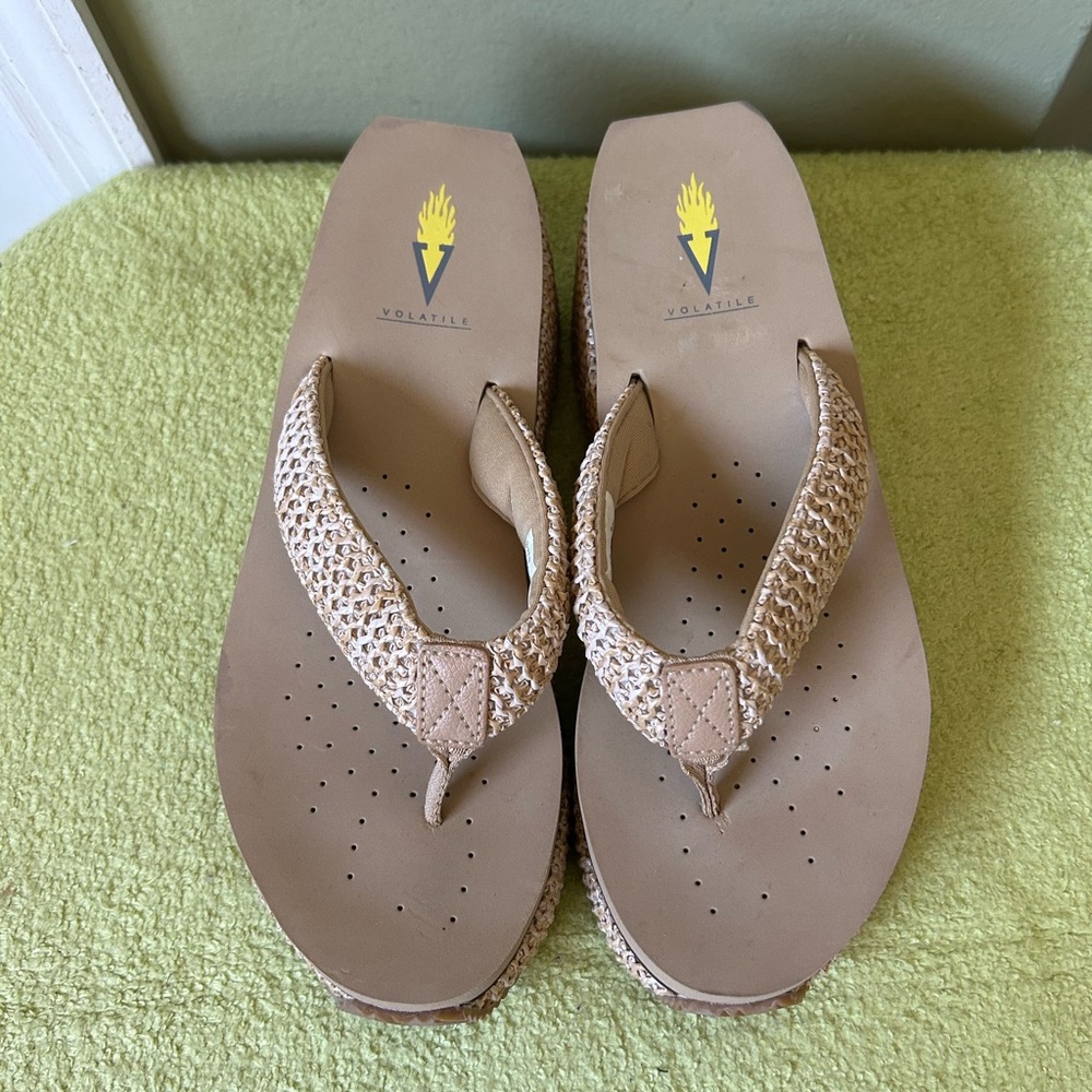 Volatile Women's Tan Wedge Sandals Sz 9 - Picture 7 of 12